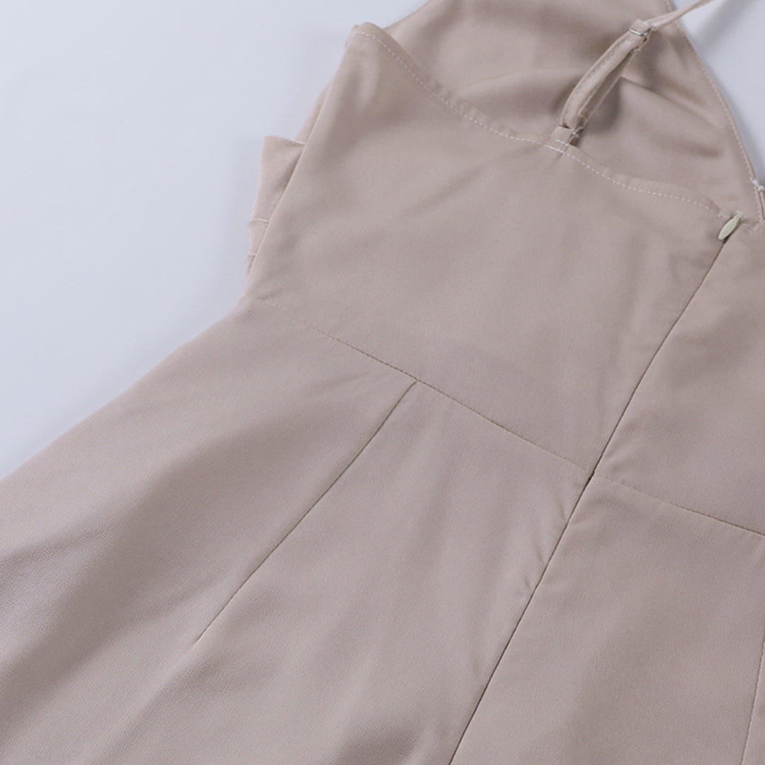 Vestido Ajustado con Abertura Alta y Escote Cruzado