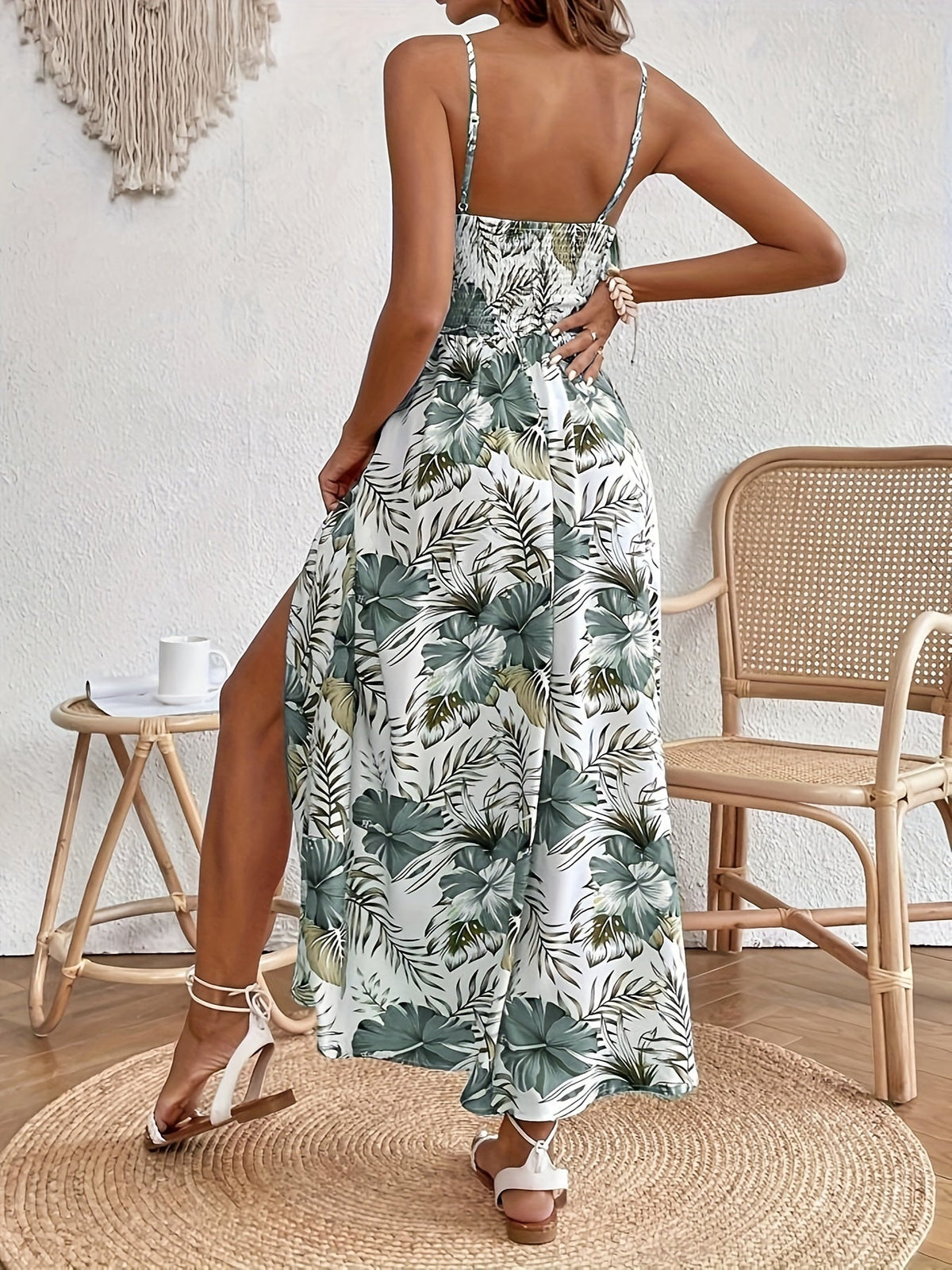 Vestido Bohemio Floral con Abertura y Tirantes Finos