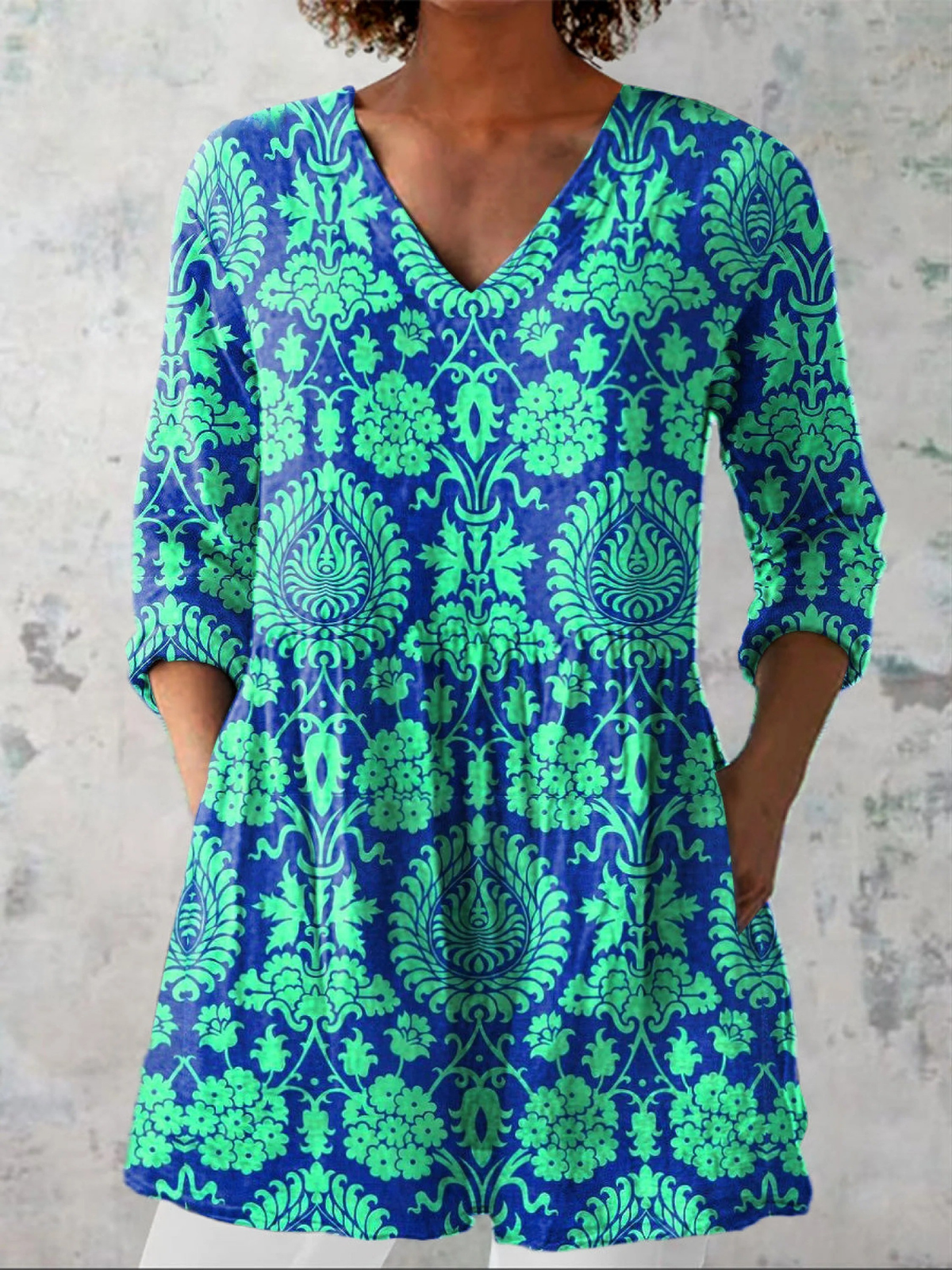 Blusa Amplia con Diseño Llamativo
