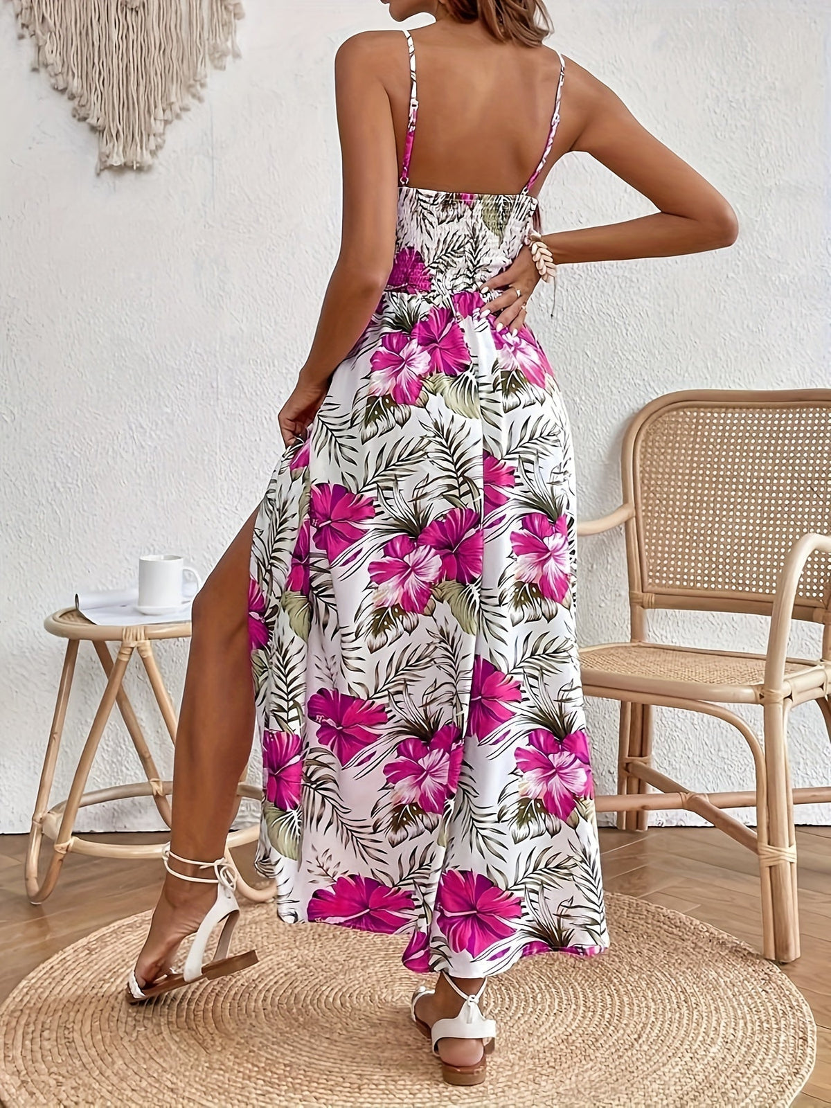 Vestido Bohemio Floral con Abertura y Tirantes Finos