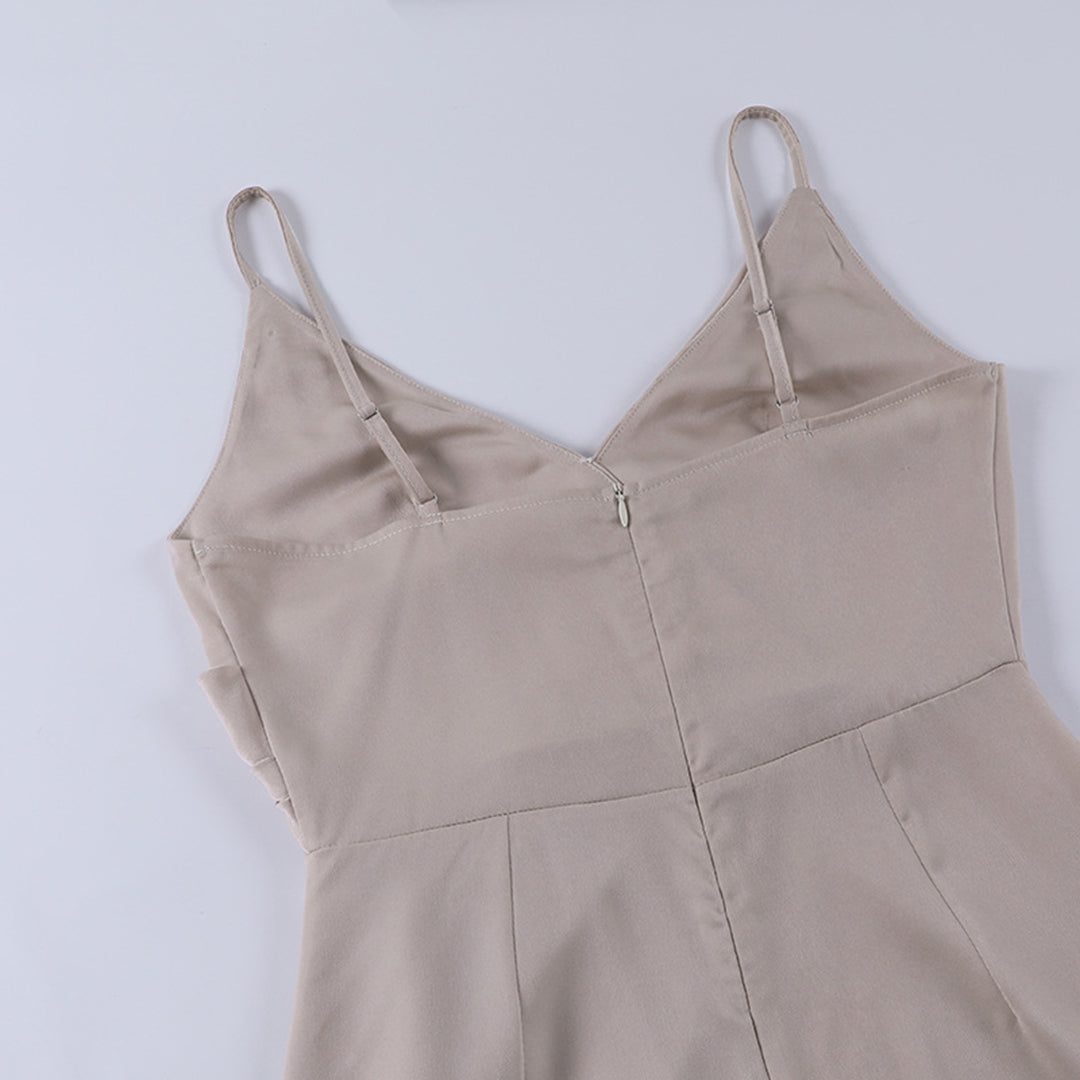 Vestido Ajustado con Abertura Alta y Escote Cruzado