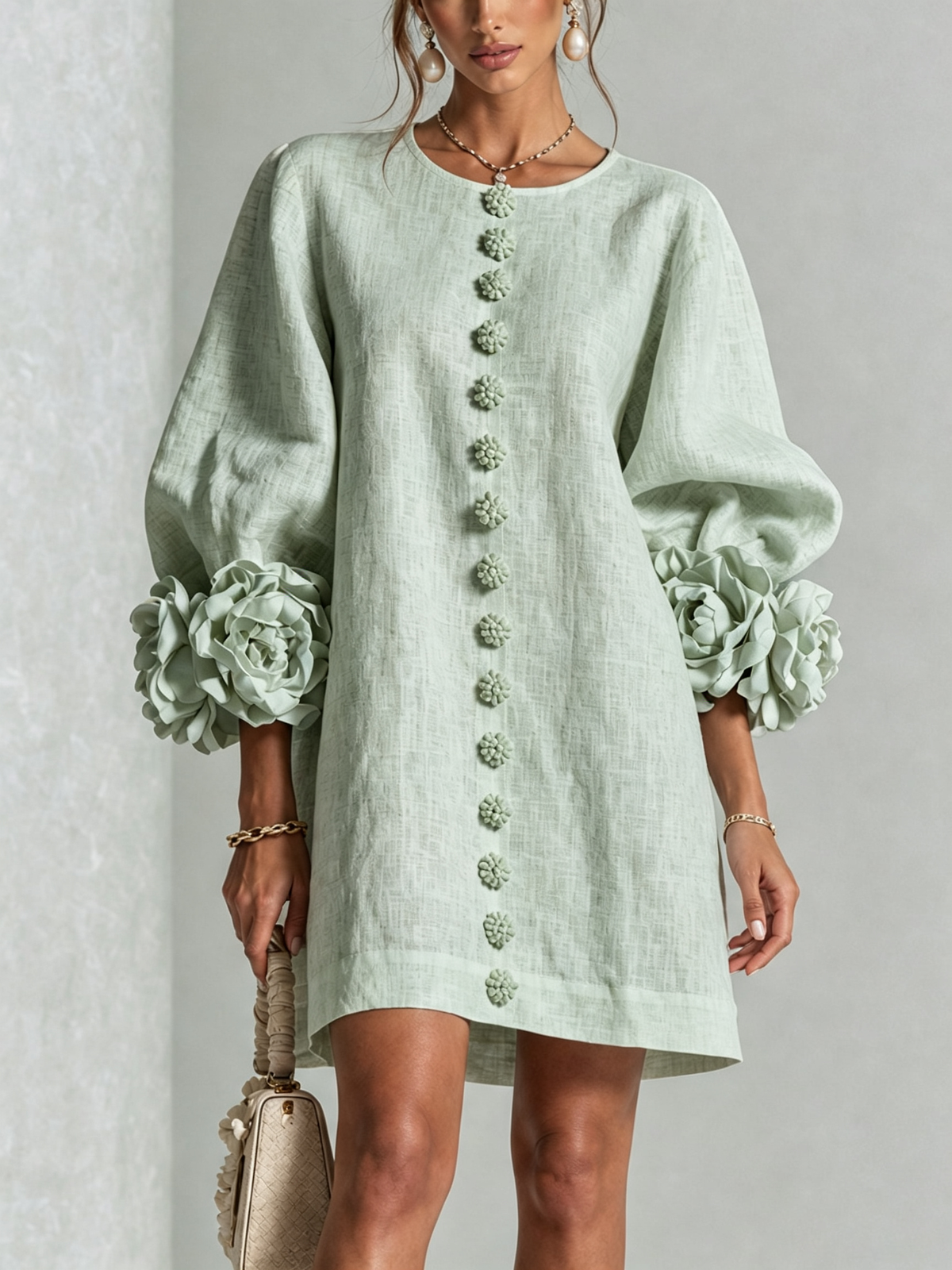 Mini Vestido con Botones Florales y Mangas Voluminosas