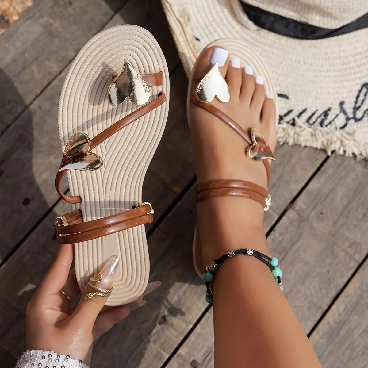 Flip Flops Planos con Corazones Tira Tobillo