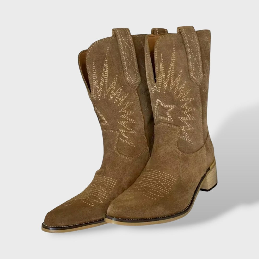 Botas Camperas de Piel Bordadas Caña Media